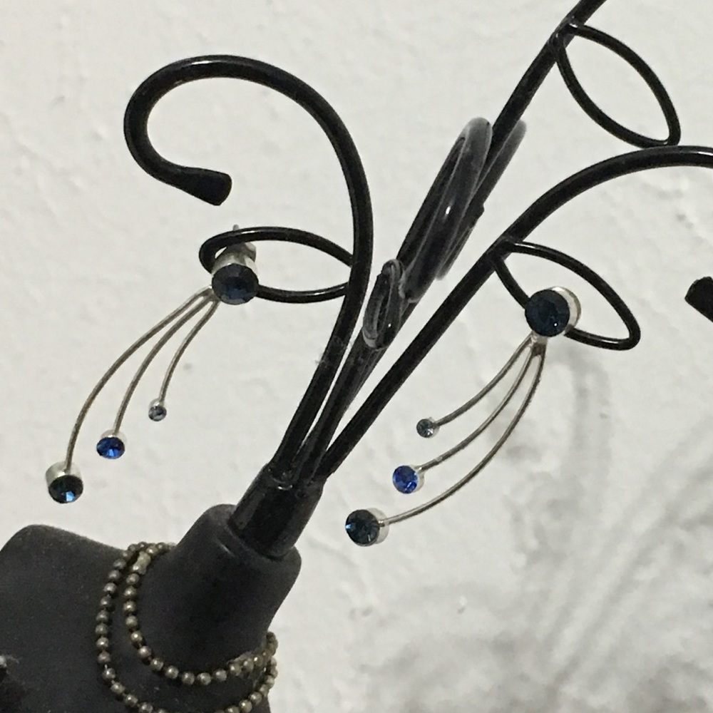 💓 Silver Tone Blue Stone Earrings
